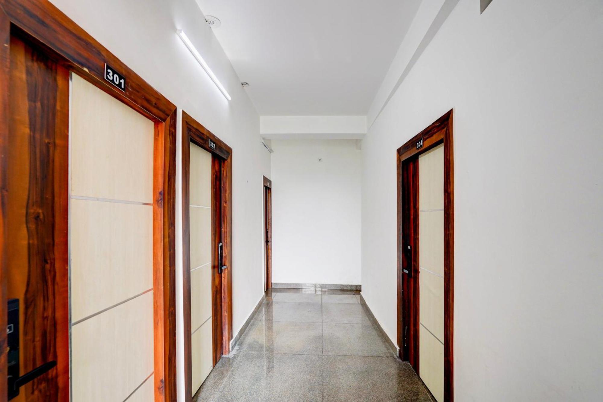 Hotel Collection O Apple Tree Noida Exterior foto