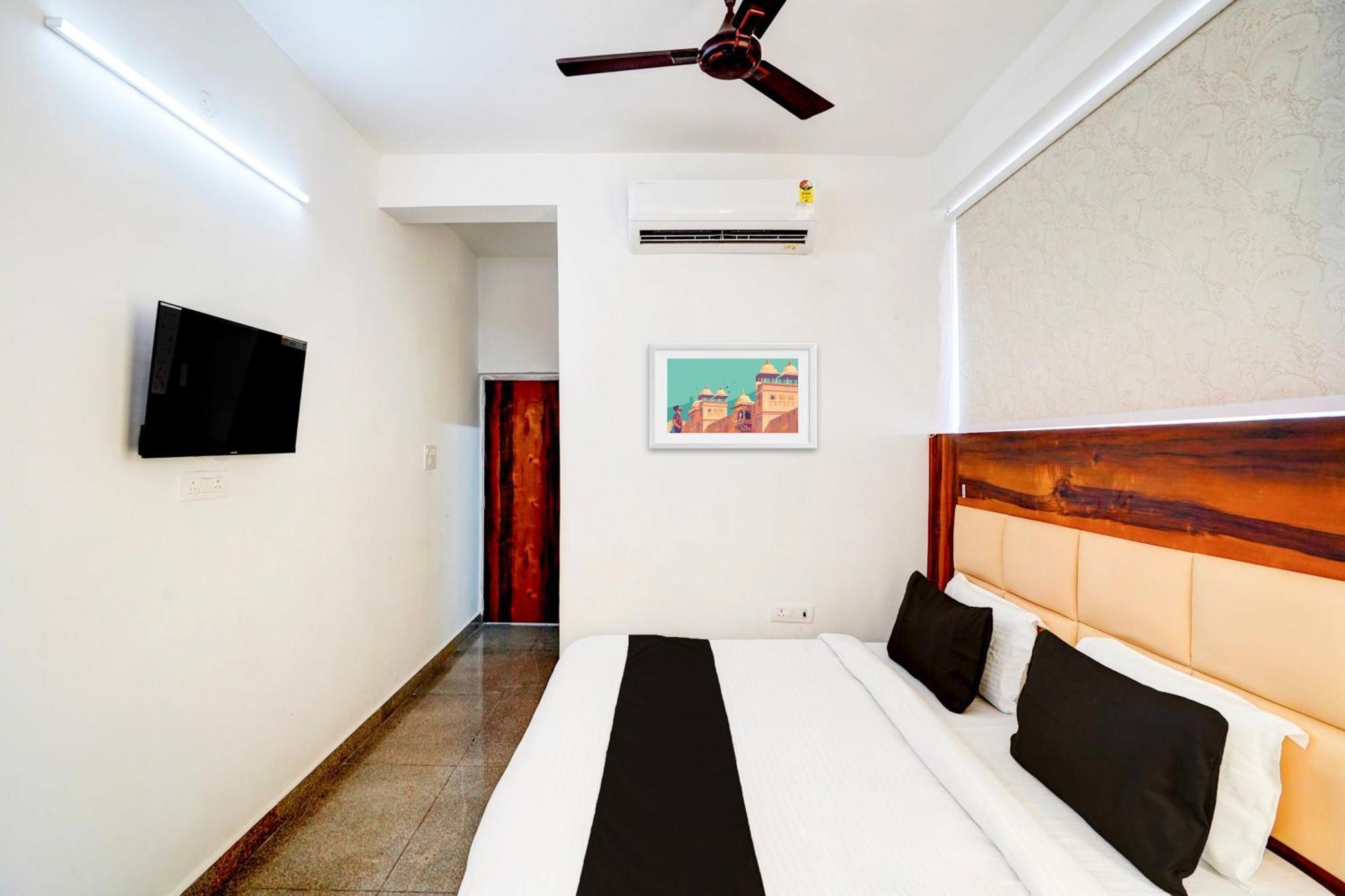 Hotel Collection O Apple Tree Noida Exterior foto