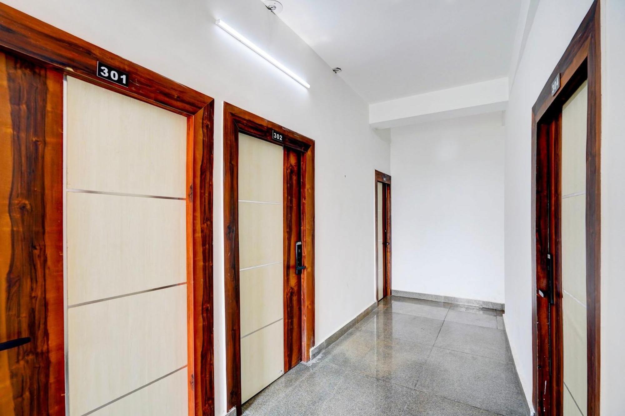 Hotel Collection O Apple Tree Noida Exterior foto