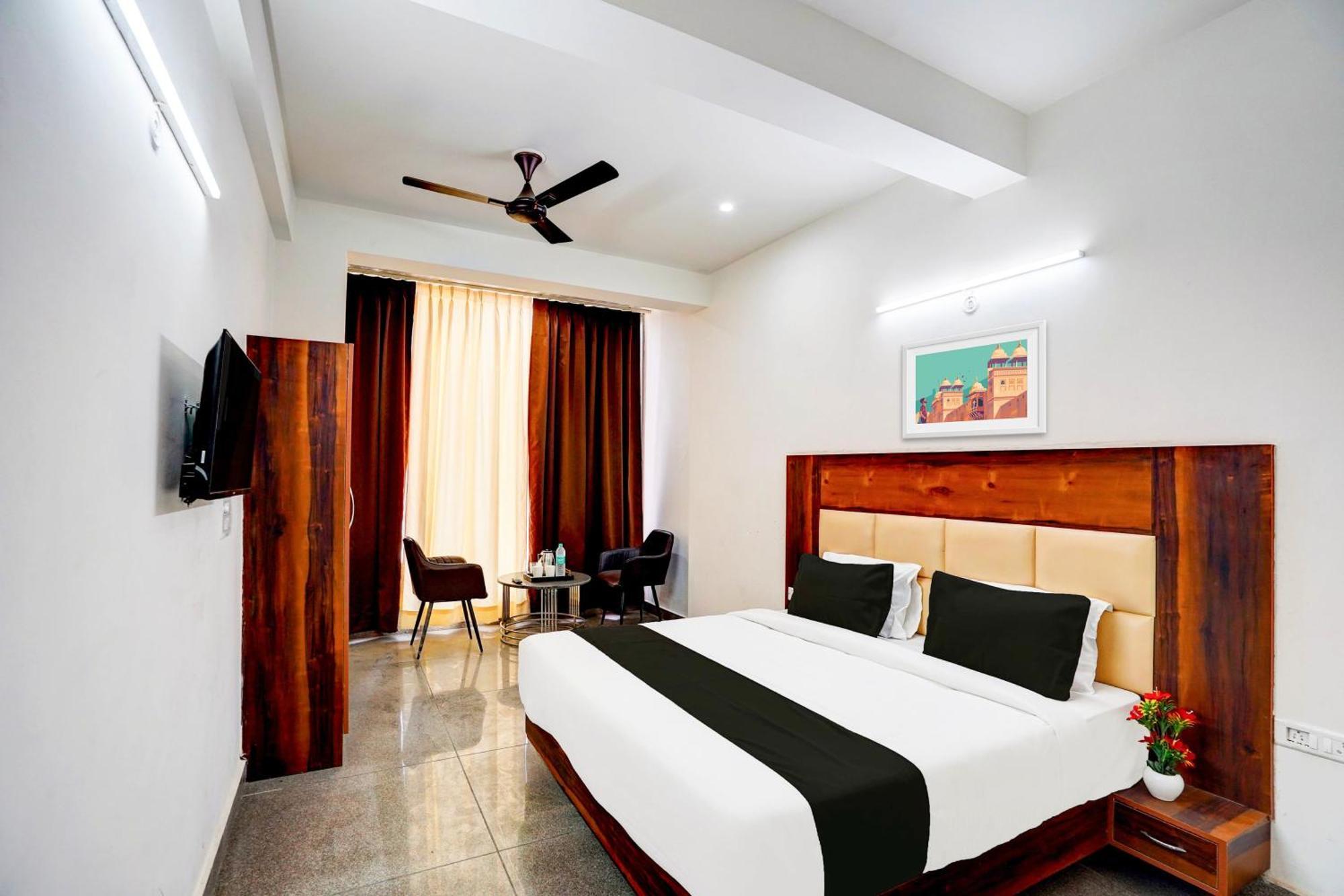 Hotel Collection O Apple Tree Noida Exterior foto
