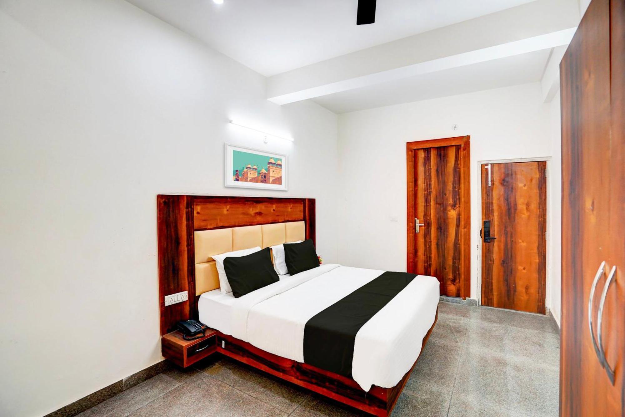 Hotel Collection O Apple Tree Noida Exterior foto