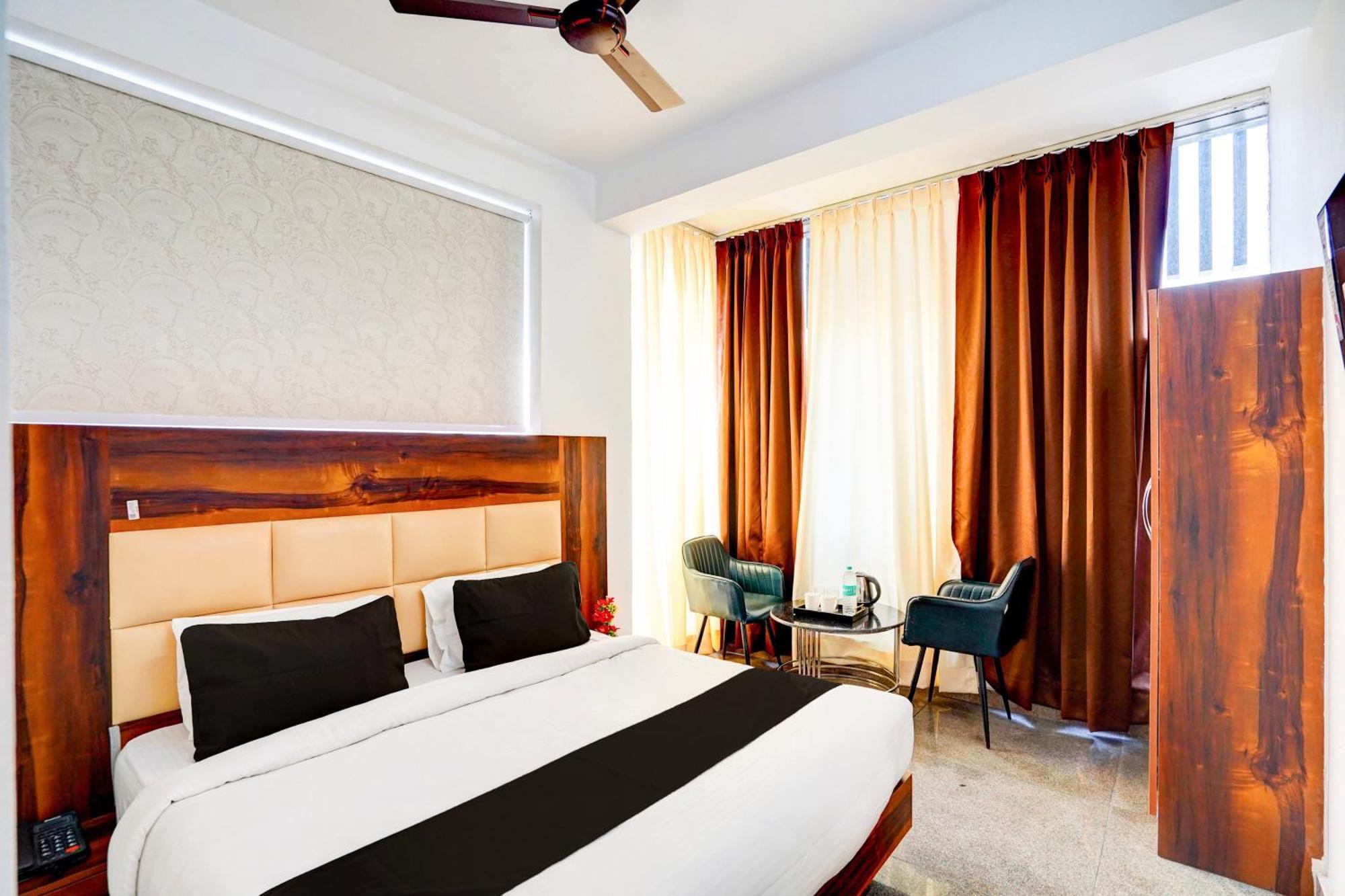 Hotel Collection O Apple Tree Noida Exterior foto