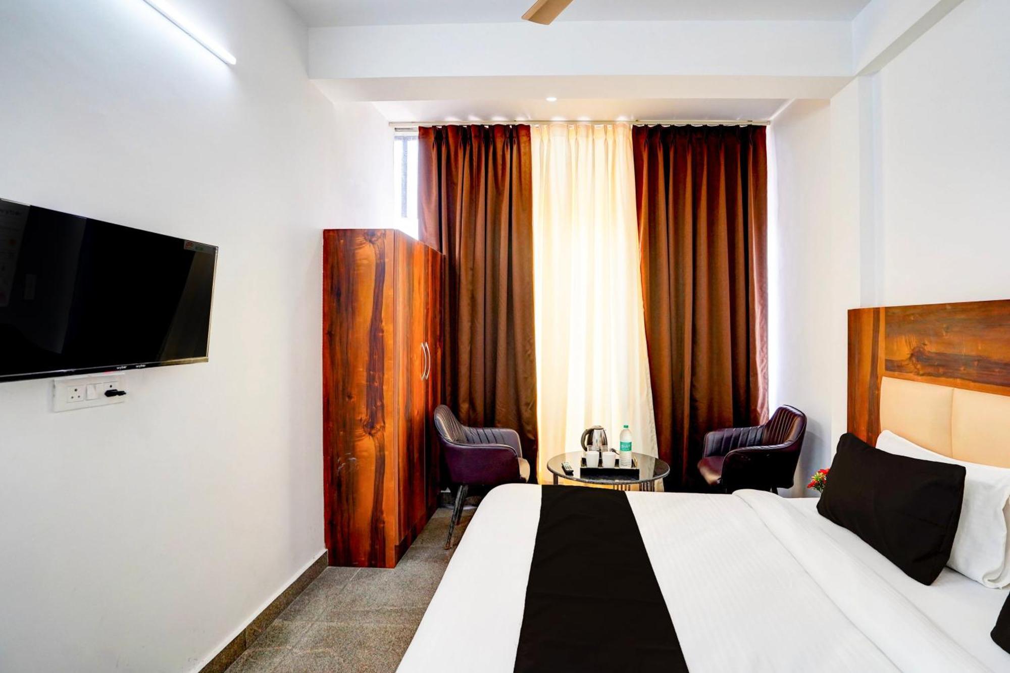 Hotel Collection O Apple Tree Noida Exterior foto